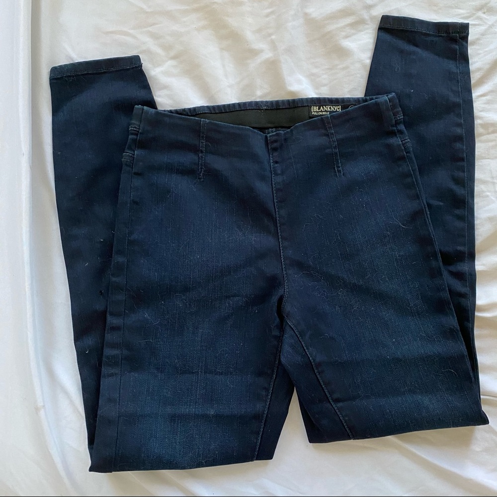 BLANKNYC ELASTIC JEGGINGS- high waisted
Size 27
